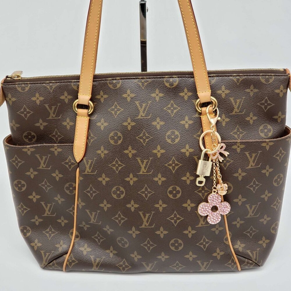 Louis Vuitton Gold Lock 🔑 Authentic LV Padlock + Bag Unbranded Flower Charm - Picture 3 of 9